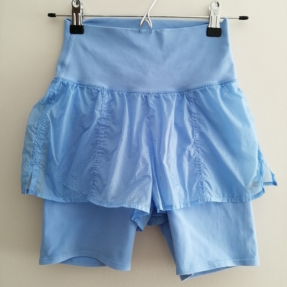 Alo Yoga Circuit Shorts in Marine Blue Loose Shorts Over Biker XXS - Picture 3 of 16
